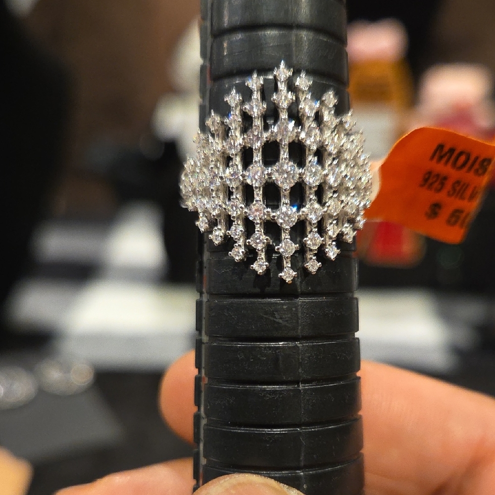 Elegant Silver Moissanite Women's Ring Size 9